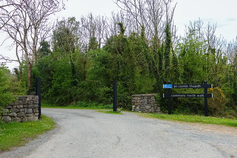 Entrance to Commons Wood